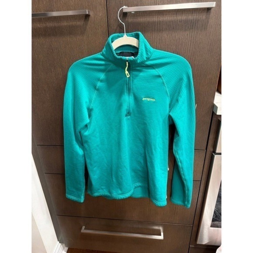 Patagonia Women's R1 Regulator Fleece Pullover in a vibrant green color small